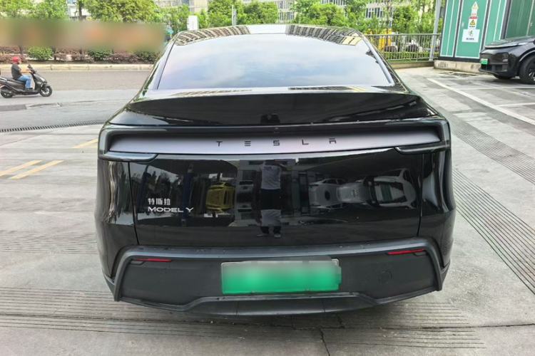 Used Tesla Model Y 2025 Rear-Wheel-Drive Version Exterior 2