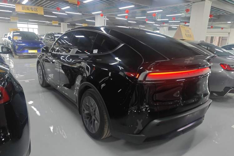 Used Tesla Model Y 2025 Updated Version Long-Range All-Wheel Drive Exterior 2