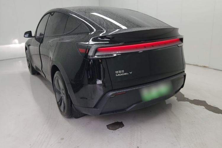 Used Tesla Model Y 2025 Rear-Wheel-Drive Version Exterior 2