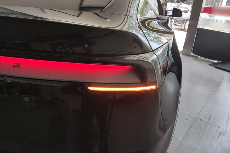 Used Tesla Model Y 2025 Rear-Wheel-Drive Version Exterior 3