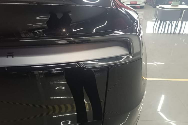 Used Tesla Model Y 2025 Rear-Wheel-Drive Version Exterior 3