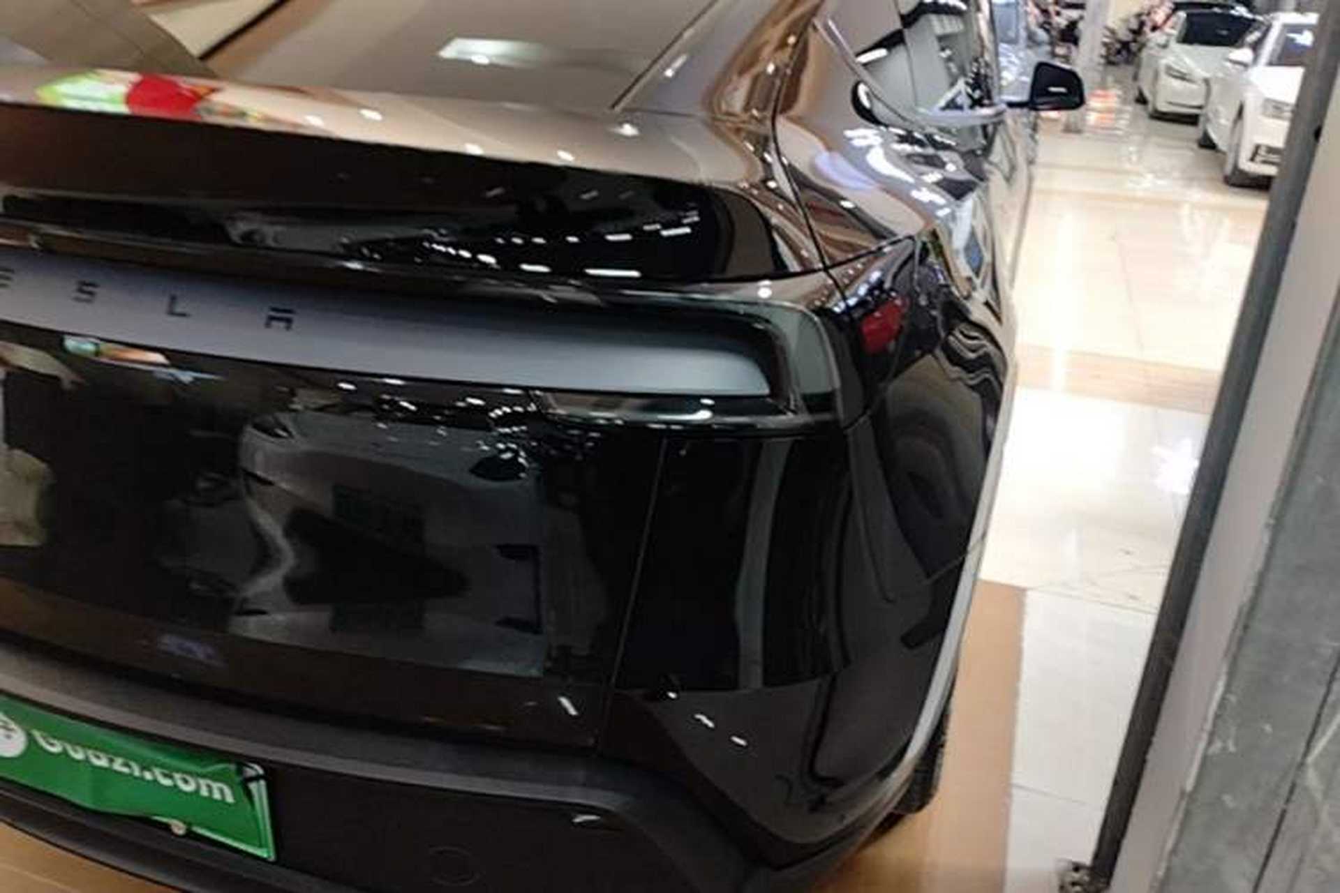 Used Tesla Model Y 2025 Updated Version Long-Range All-Wheel Drive Exterior 3