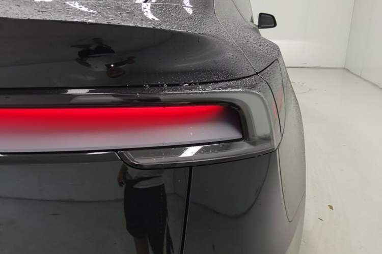 Used Tesla Model Y 2025 Rear-Wheel-Drive Version Exterior 3