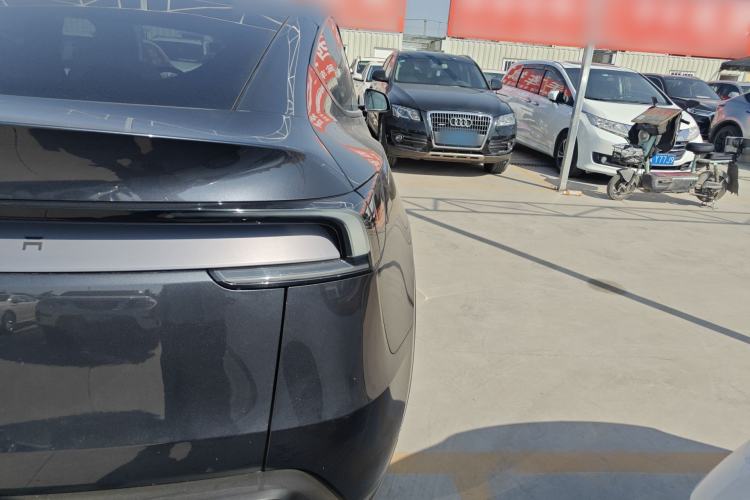 Used Tesla Model Y 2025 Rear-Wheel Drive First Edition Exterior 3