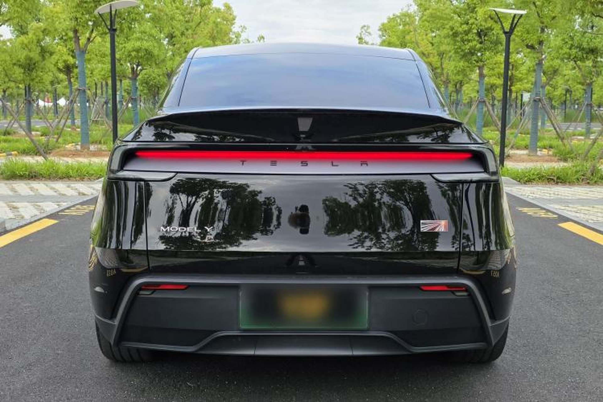 Used Tesla Model Y 2025 Rear-Wheel-Drive Version Exterior 4