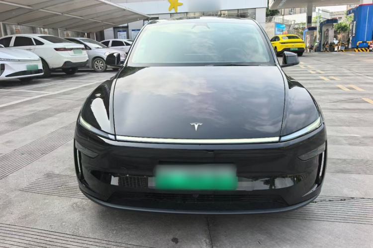 Used Tesla Model Y 2025 Rear-Wheel-Drive Version Exterior 4