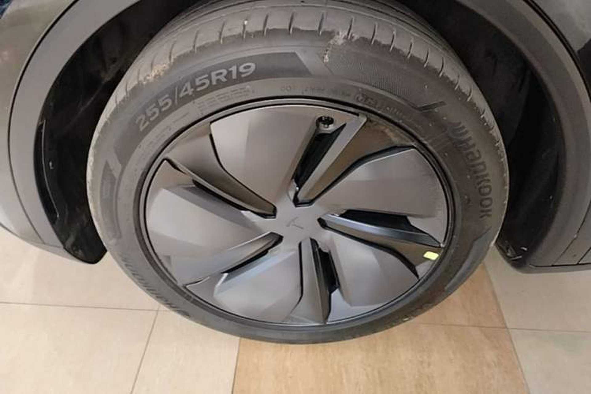 Used Tesla Model Y 2025 Updated Version Long-Range All-Wheel Drive Exterior 4