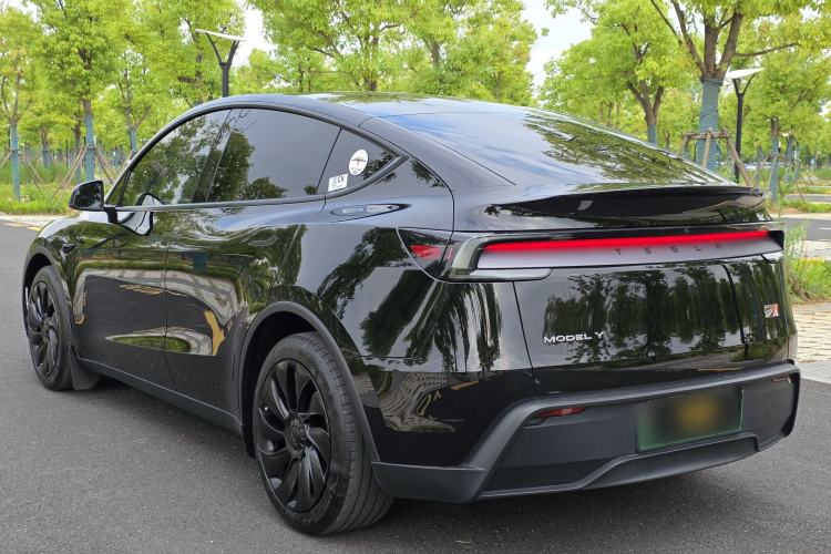 Used Tesla Model Y 2025 Rear-Wheel-Drive Version Exterior 5