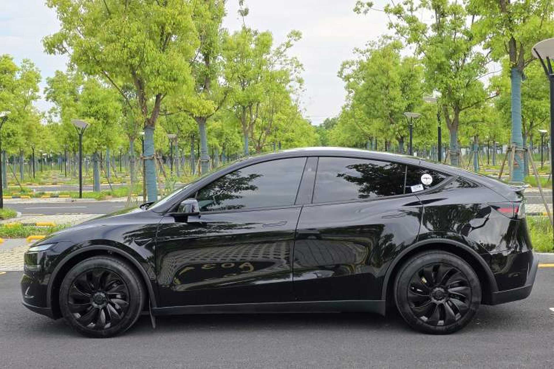 Used Tesla Model Y 2025 Rear-Wheel-Drive Version Exterior 7