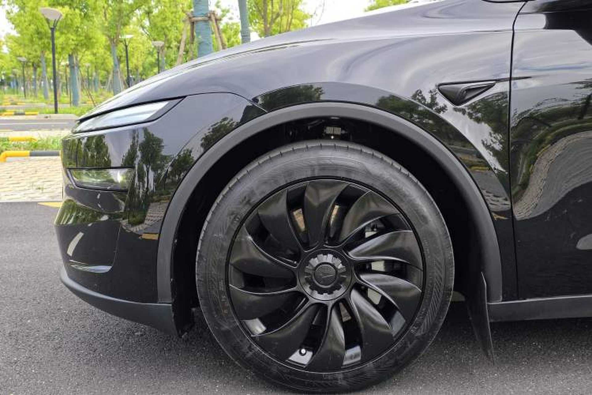 Used Tesla Model Y 2025 Rear-Wheel-Drive Version Exterior 8