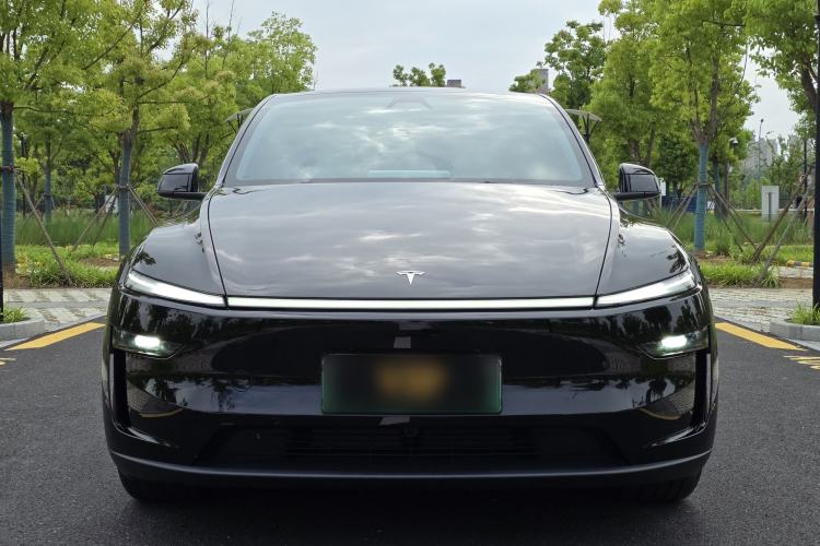 Used Tesla Model Y 2025 Rear-Wheel-Drive Version Exterior 9