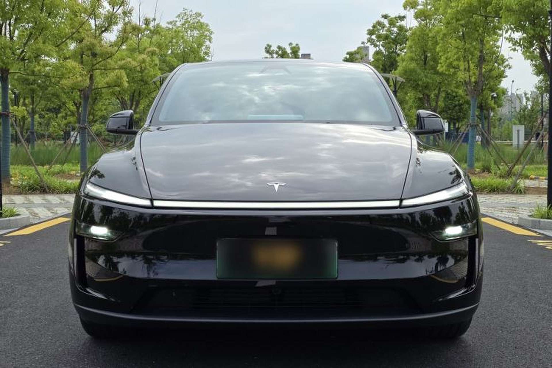 Used Tesla Model Y 2025 Rear-Wheel-Drive Version Exterior 9