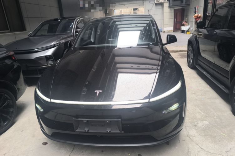Used Tesla Model Y 2025 Rear-Wheel Drive First Edition Front