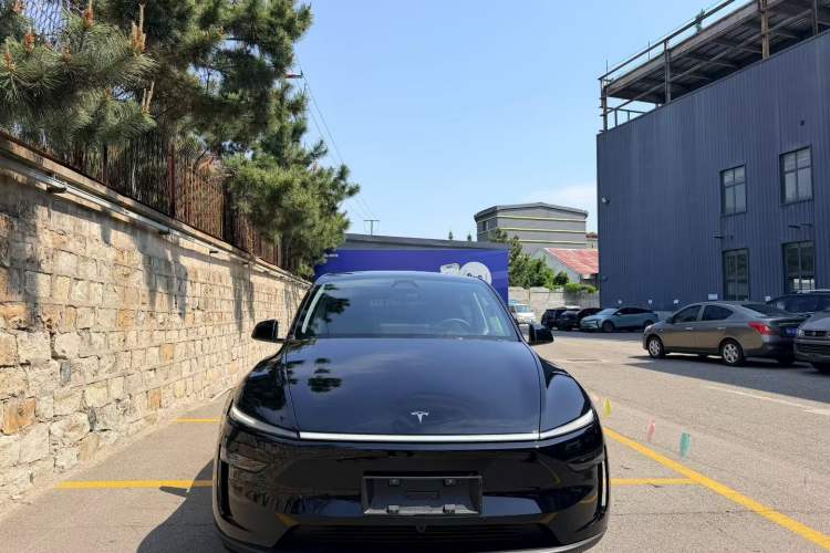 Used Tesla Model Y 2025 Rear-Wheel-Drive Version Front