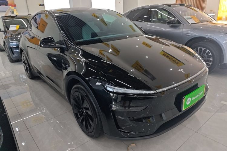 Used Tesla Model Y 2025 Long-Range All-Wheel-Drive Version Front Right 45 Deg