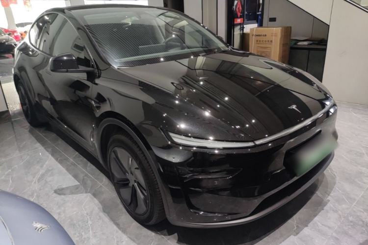 Used Tesla Model Y 2025 Long-Range All-Wheel-Drive Version Front Right 45 Deg