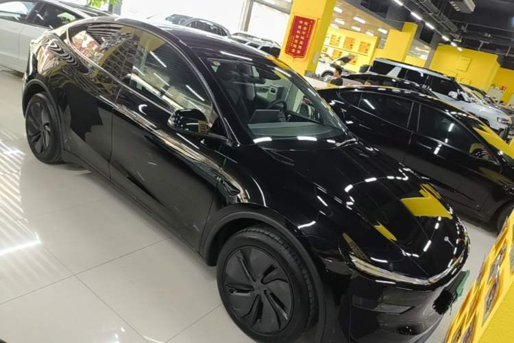 Used Tesla Model Y 2025 Rear-Wheel-Drive Version Front Right 45 Deg