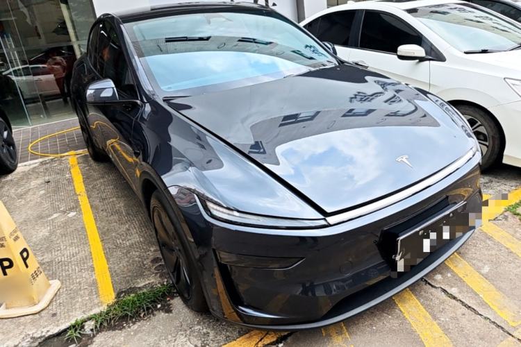Used Tesla Model Y 2025 Rear-Wheel Drive First Edition Front Right 45 Deg