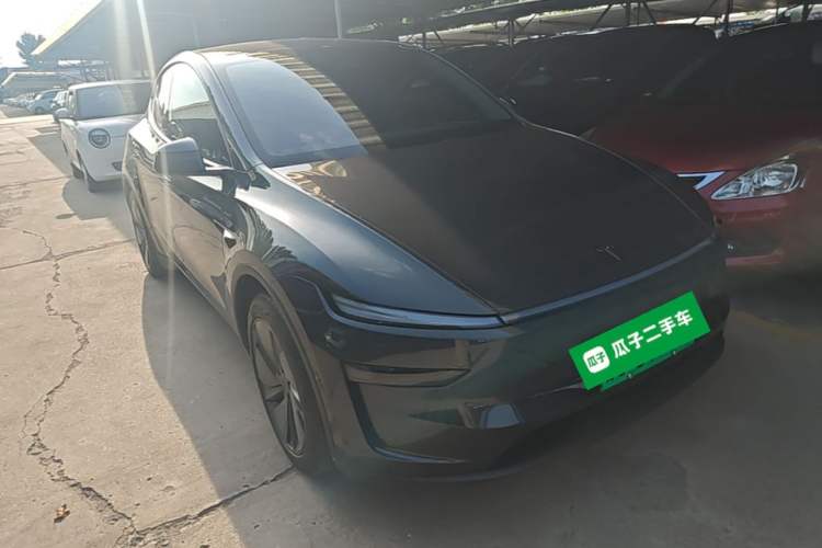 Used Tesla Model Y 2025 Rear-Wheel-Drive Version Front Right 45 Deg