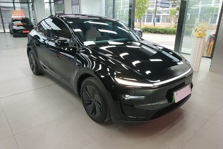 Used Tesla Model Y 2025 Rear-Wheel-Drive Version Front Right 45 Deg