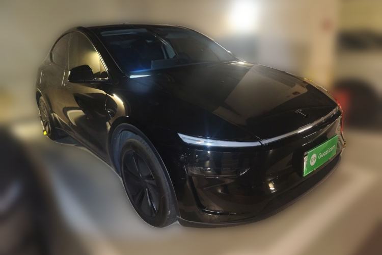 Used Tesla Model Y 2025 Long-Range All-Wheel-Drive Version Front Right 45 Deg