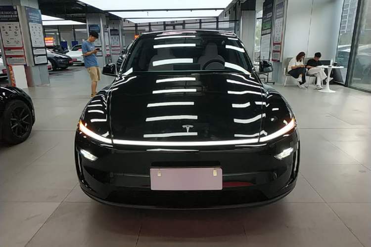 Used Tesla Model Y 2025 Rear-Wheel-Drive Version Front