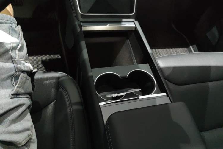Used Tesla Model Y 2025 Long-Range All-Wheel-Drive Version Gear Lever