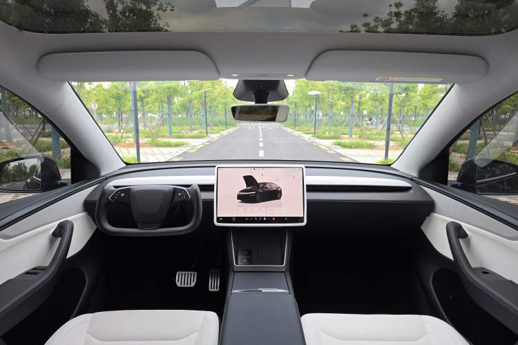 Used Tesla Model Y 2025 Rear-Wheel-Drive Version Headliner
