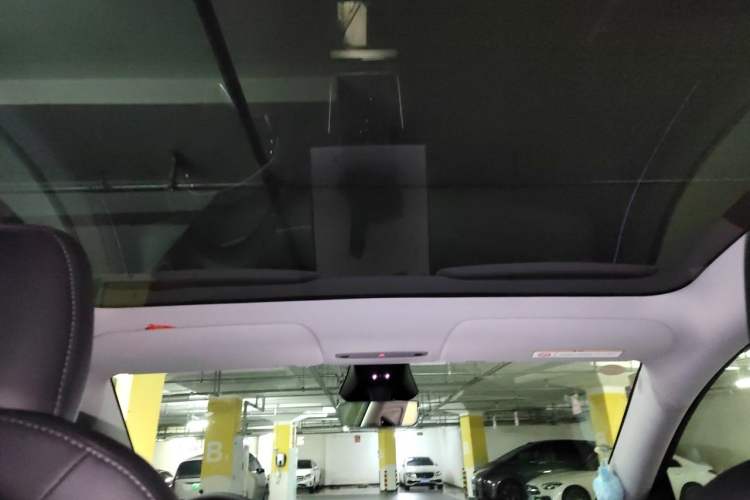 Used Tesla Model Y 2025 Rear-Wheel-Drive Version Headliner