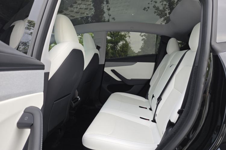 Used Tesla Model Y 2025 Rear-Wheel-Drive Version Interior 2
