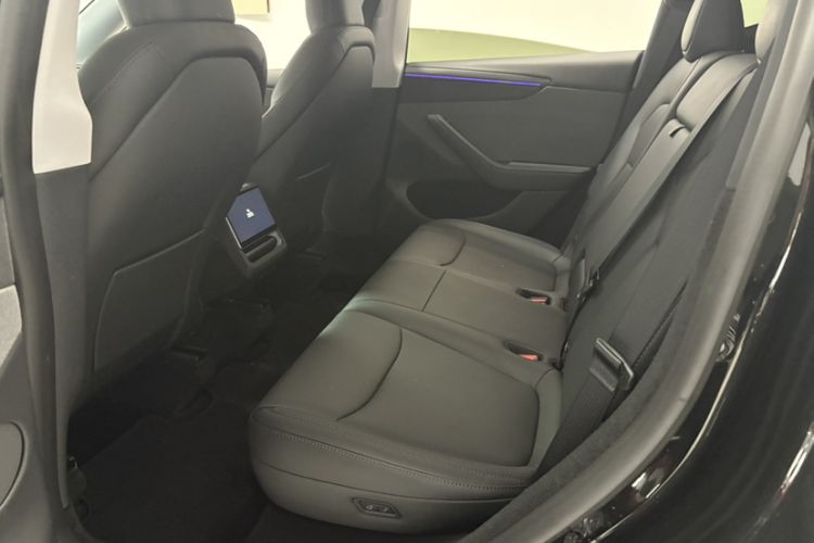 Used Tesla Model Y 2025 Rear-Wheel-Drive Version Interior 3
