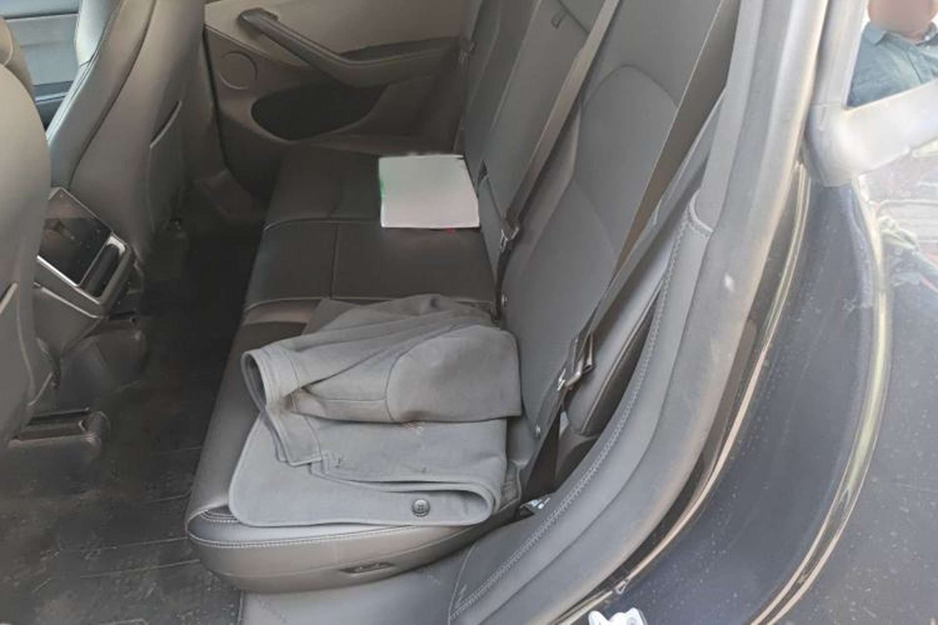 Used Tesla Model Y 2025 Rear-Wheel-Drive Version Interior 4