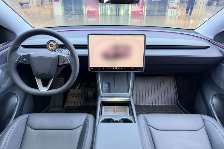 Used Tesla Model Y 2025 Long-Range All-Wheel-Drive Version Interior 5