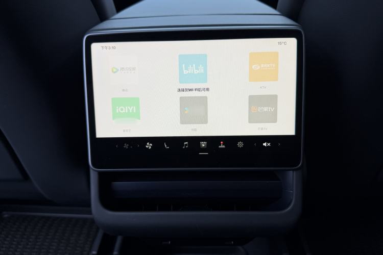 Used Tesla Model Y 2025 Long-Range All-Wheel-Drive Version Interior 7
