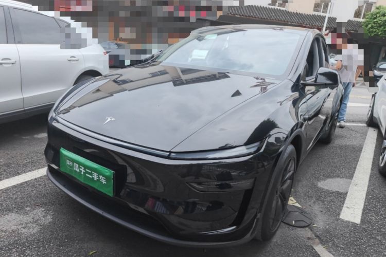 Tesla Model Y 2025 Rear-Wheel-Drive Version