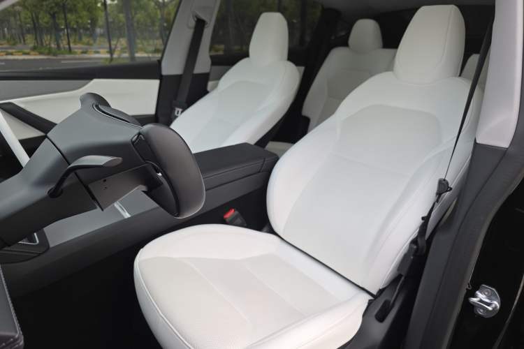 Used Tesla Model Y 2025 Rear-Wheel-Drive Version Left Front Seat