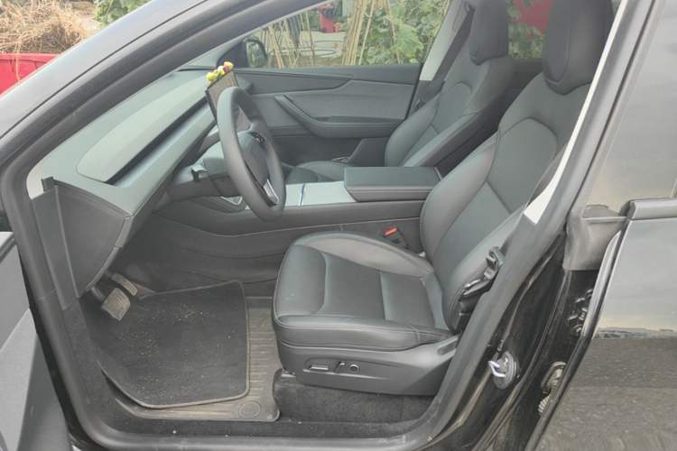 Used Tesla Model Y 2025 Rear-Wheel-Drive Version Left Front Seat