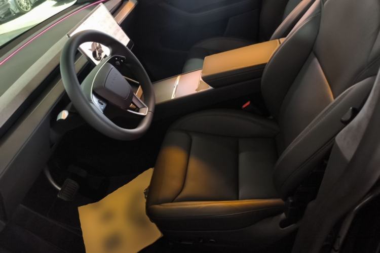 Used Tesla Model Y 2025 Long-Range All-Wheel-Drive Version Left Front Seat