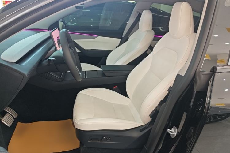 Used Tesla Model Y 2025 Long-Range All-Wheel-Drive Version Left Front Seat