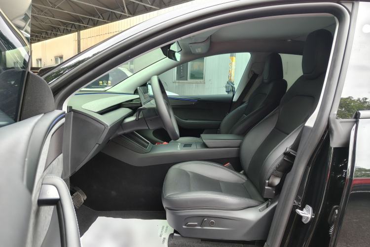 Used Tesla Model Y 2025 Long-Range All-Wheel-Drive Version Left Front Seat