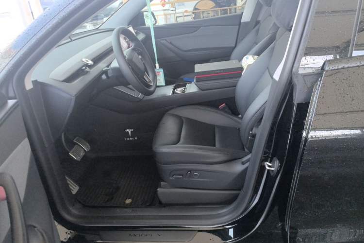 Used Tesla Model Y 2025 Rear-Wheel-Drive Version Left Front Seat