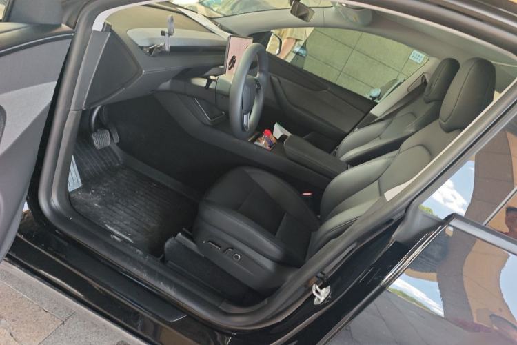 Used Tesla Model Y 2025 Rear-Wheel-Drive Version Left Front Seat