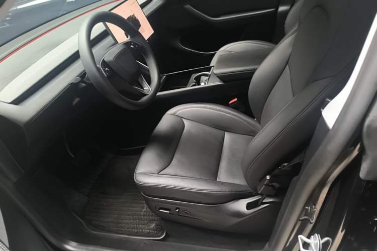 Used Tesla Model Y 2025 Rear-Wheel Drive First Edition Left Front Seat