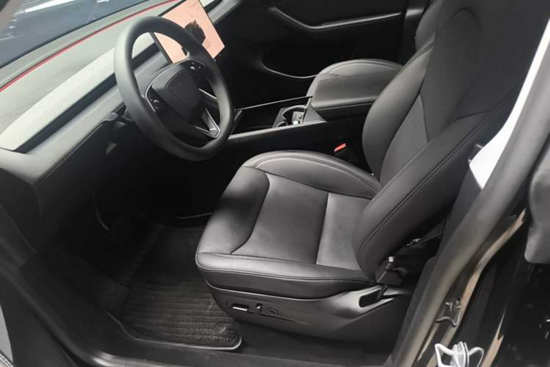 Used Tesla Model Y 2025 Rear-Wheel Drive First Edition Left Front Seat