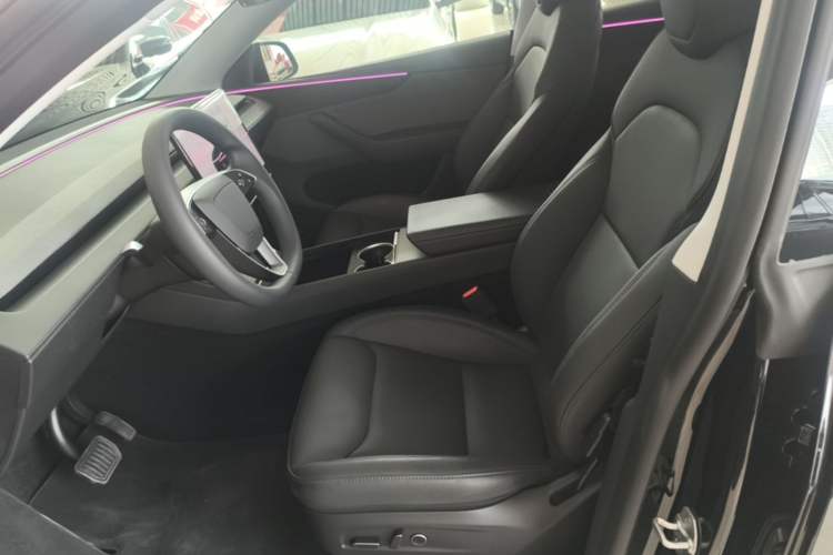Used Tesla Model Y 2025 Rear-Wheel-Drive Version Left Front Seat