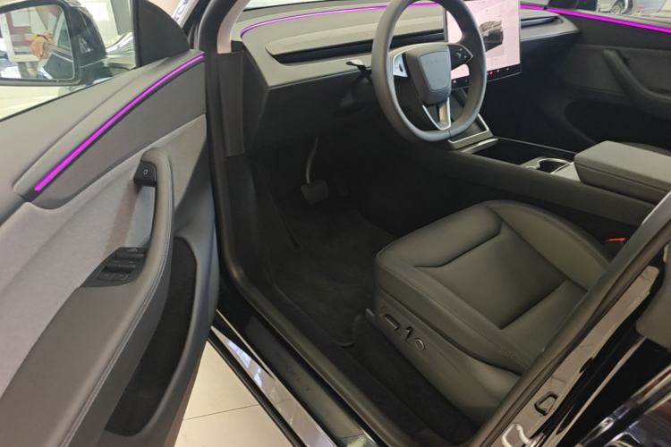 Used Tesla Model Y 2025 Rear-Wheel-Drive Version Left Front Seat