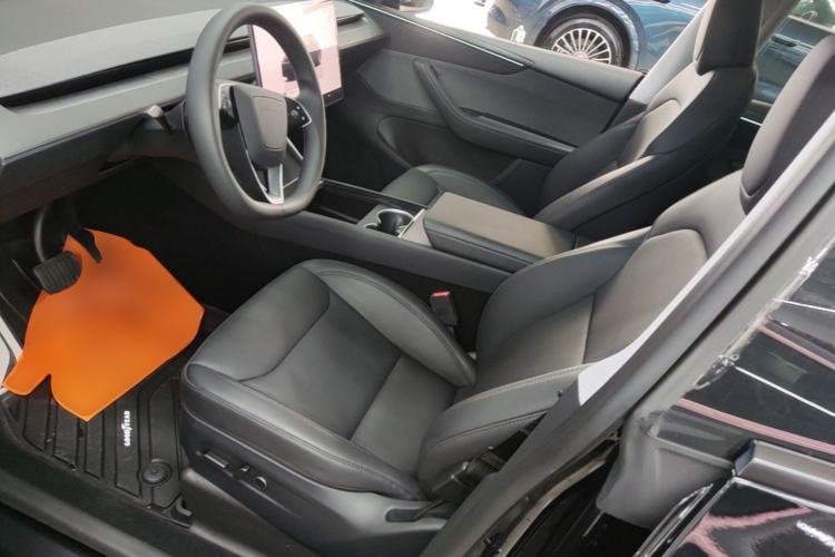 Used Tesla Model Y 2025 Rear-Wheel-Drive Version Left Front Seat