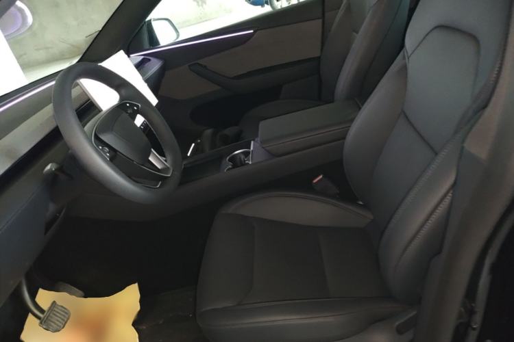 Used Tesla Model Y 2025 Rear-Wheel-Drive Version Left Front Seat