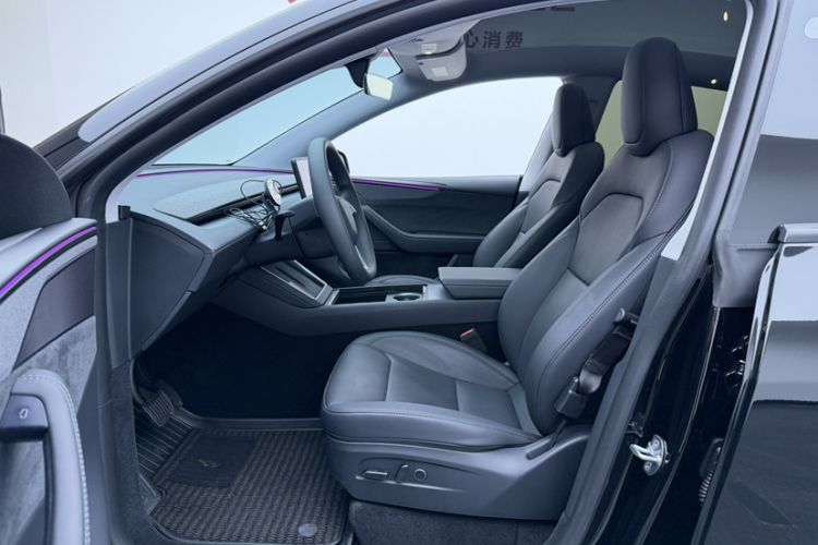 Used Tesla Model Y 2025 Long-Range All-Wheel-Drive Version Left Front Seat