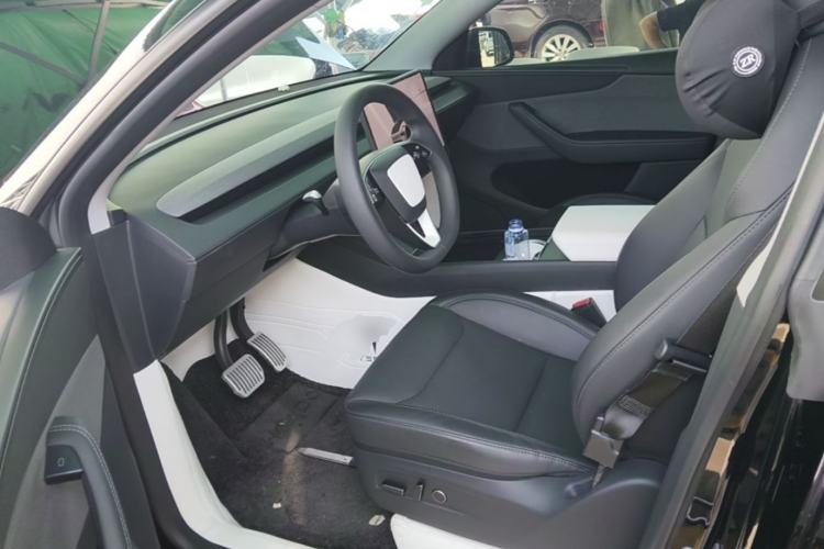Used Tesla Model Y 2025 Rear-Wheel-Drive Version Left Front Seat